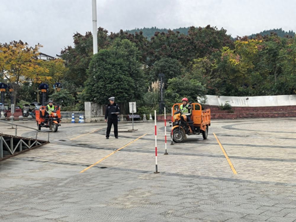 家门口就能考摩托车驾照！仁怀市送考下乡便民服务，村民直呼太方便  第1张