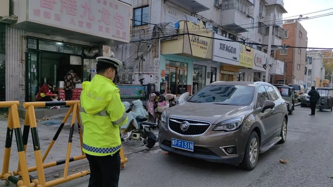 冬季护学岗：周口交警如何为师生筑起安全屏障？  第7张