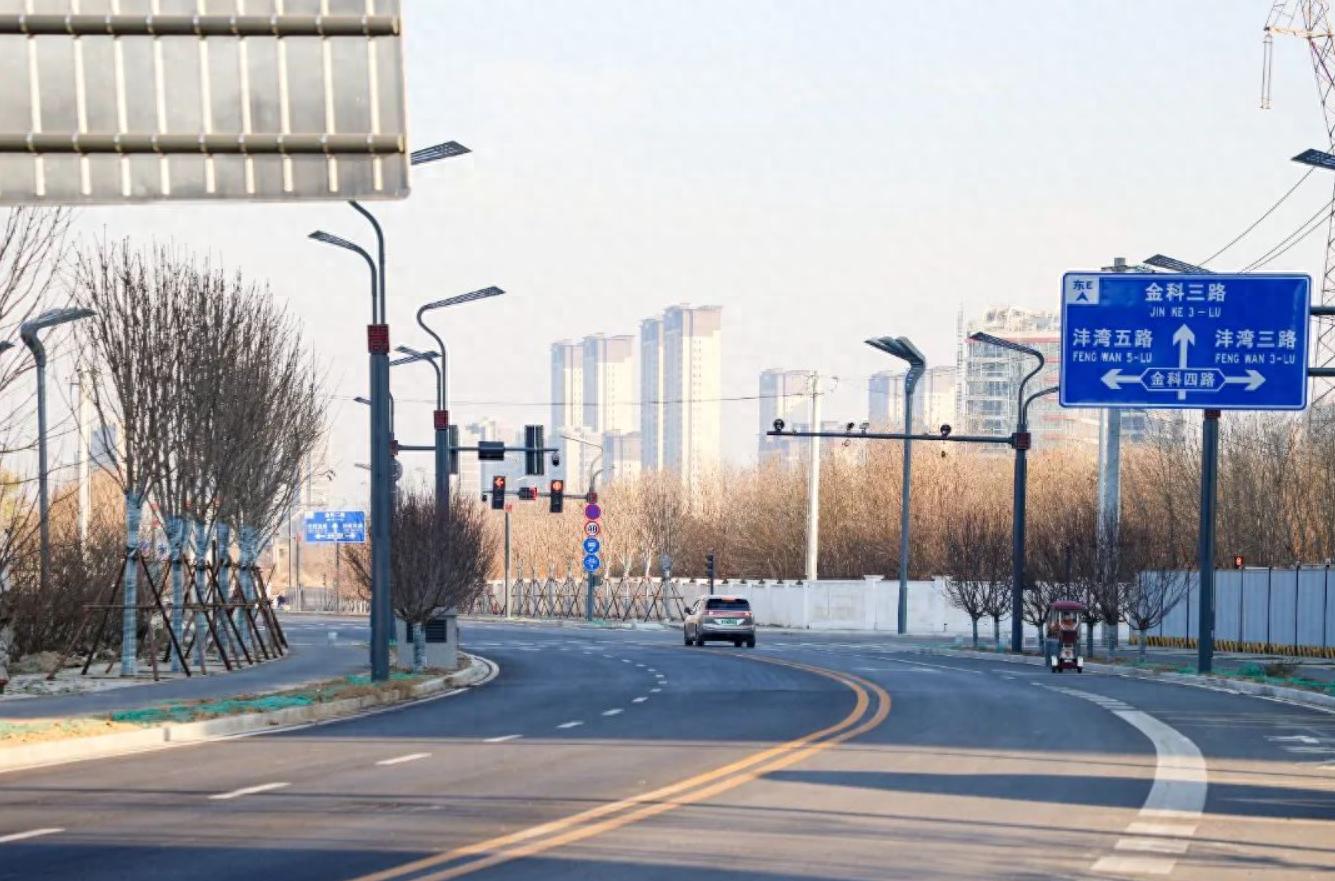 西咸新区能源金贸区3条新路通车！金科五路、沣湾四路、沣湾五路全面放行，交通更便捷
