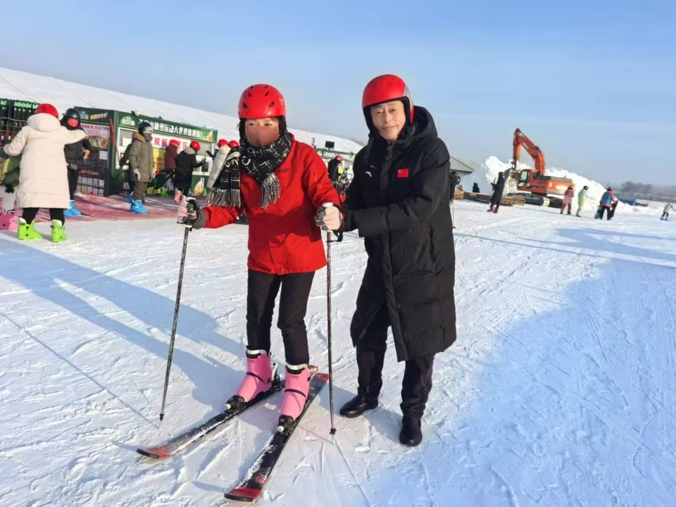 零基础变滑雪高手？全国体育教师冰雪培训揭秘，教练一对一指导，学员直呼过瘾  第3张