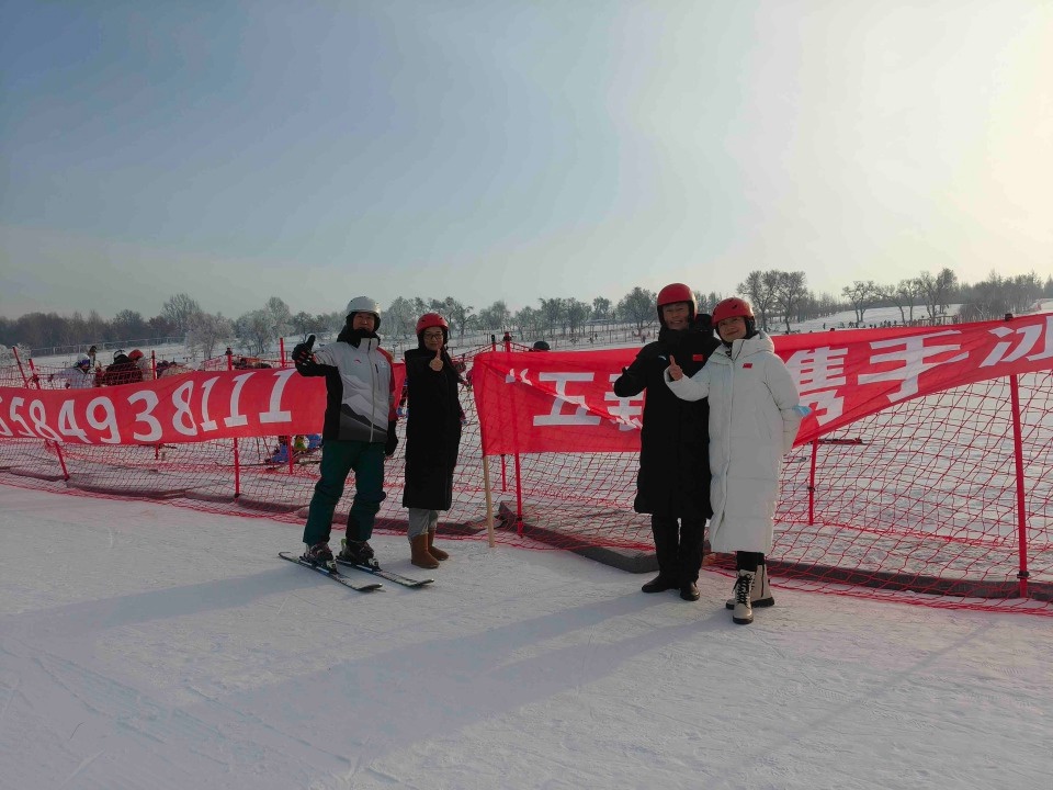 零基础变滑雪高手？全国体育教师冰雪培训揭秘，教练一对一指导，学员直呼过瘾  第6张