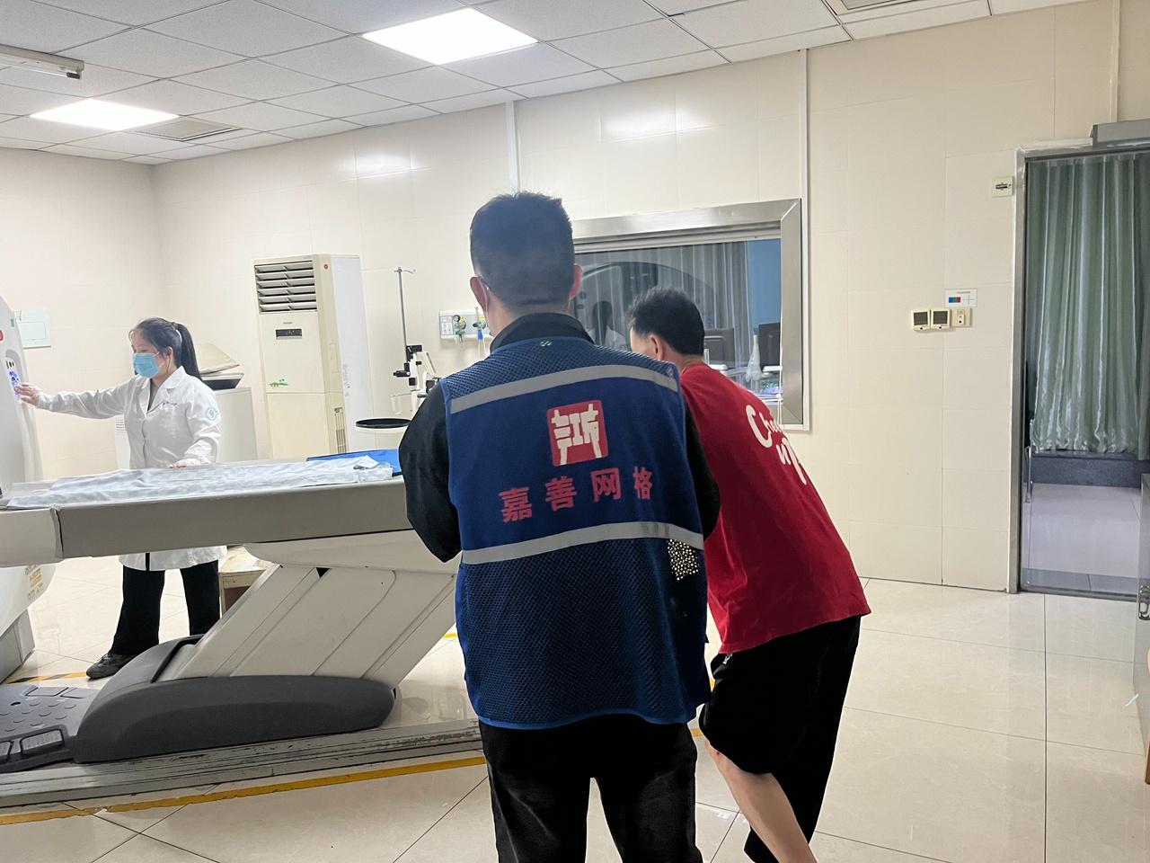危险！嘉善一居民区车库私拉线路，网格员及时制止  第4张