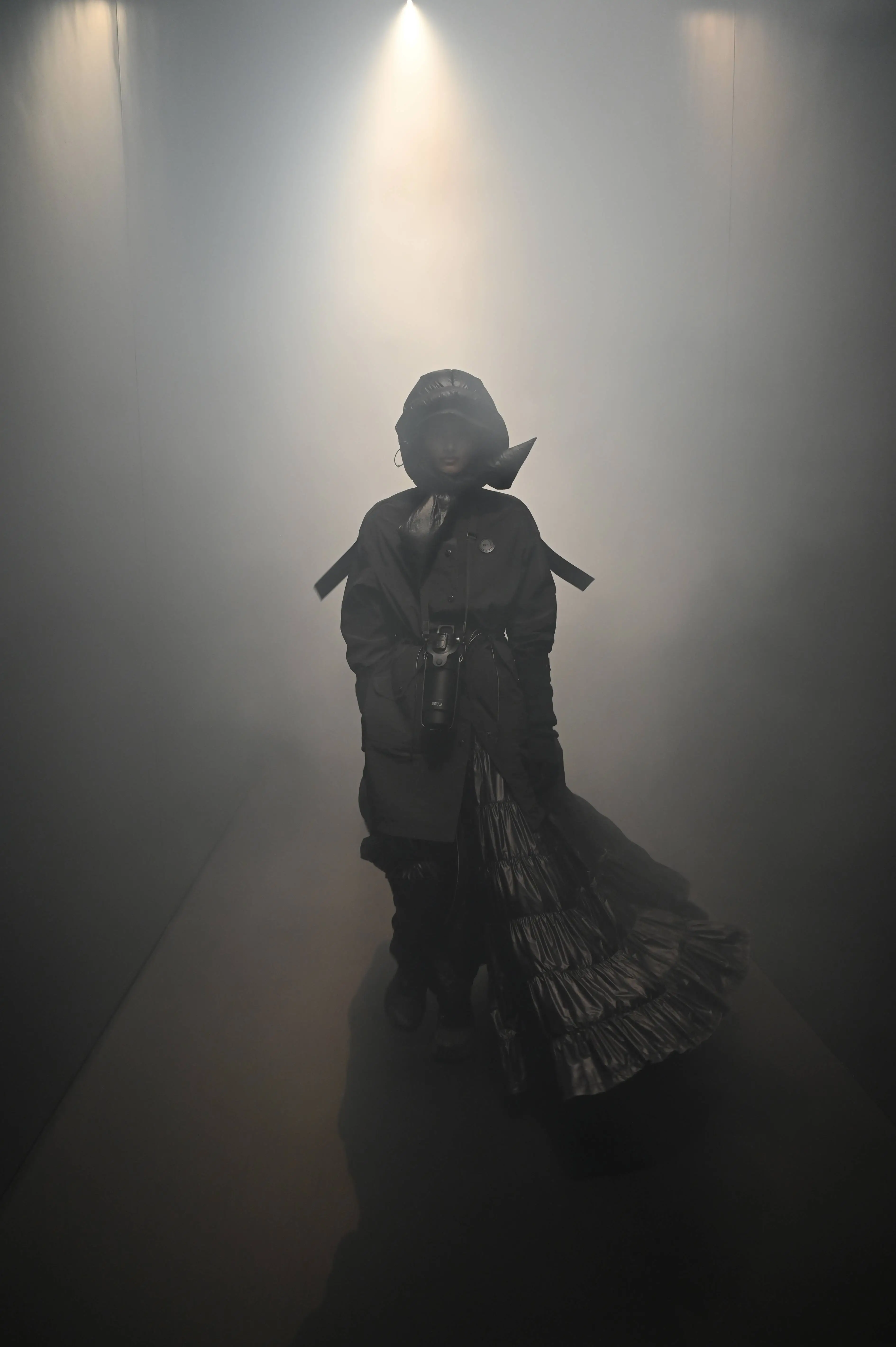 Moncler Genius 大秀震撼来袭！艺术、设计、娱乐、音乐交融，你还不来？  第2张