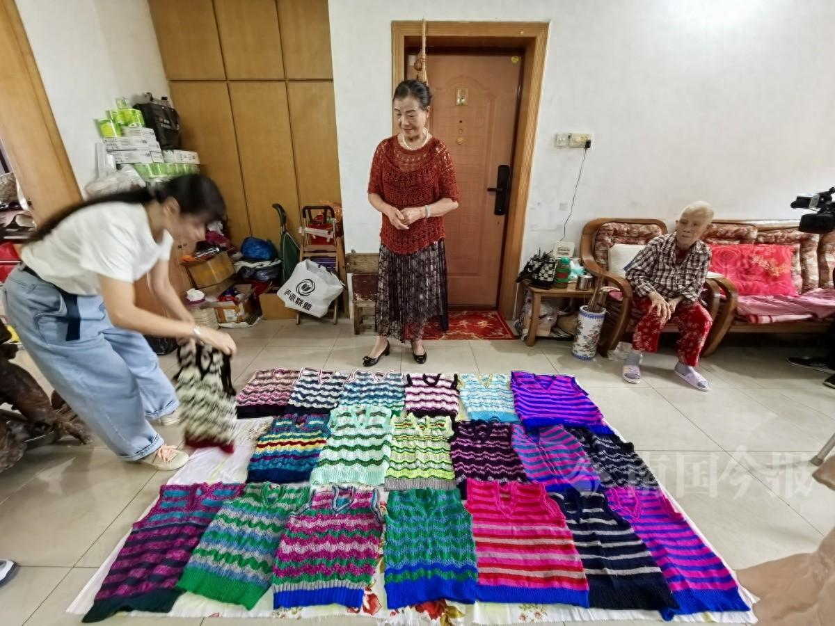 89 岁张奶奶用竹子削制棒针，为福利院孩子亲手织 20 件毛衣，背后原因令人动容