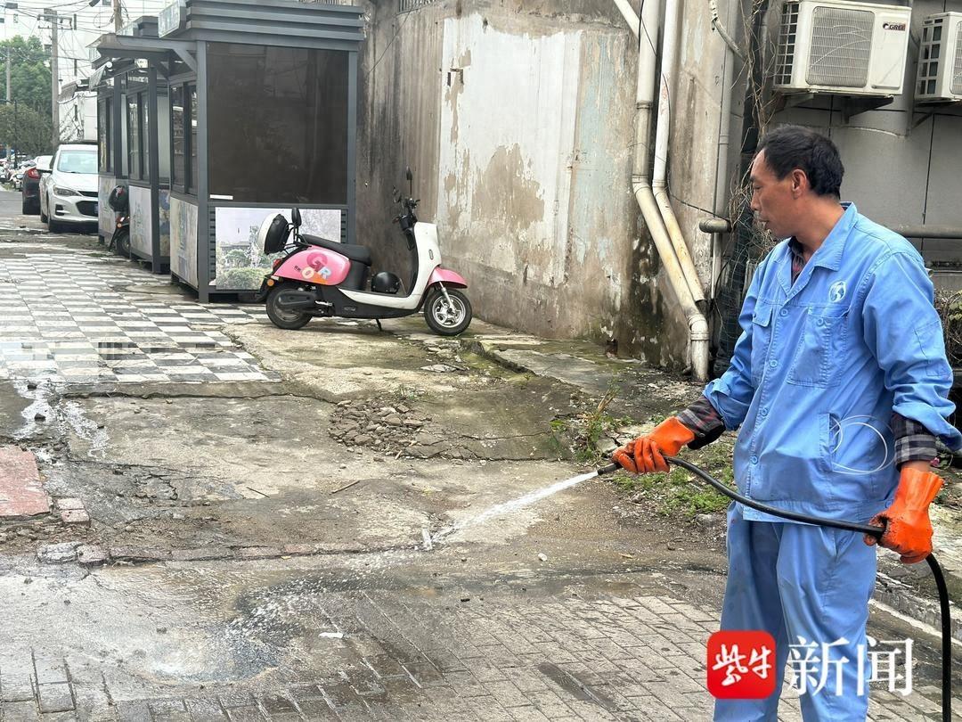污水管道严重堵塞，居民生活困扰何时休？专业团队紧急出动  第1张
