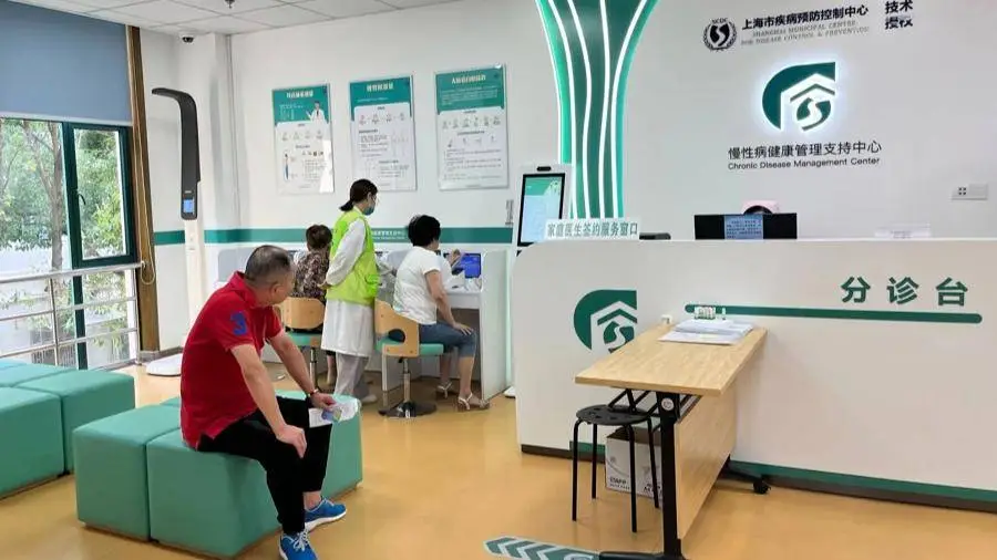 家庭医生王静的夏天：从生疏到熟练，她如何为居民提供全方位健康管理？  第1张