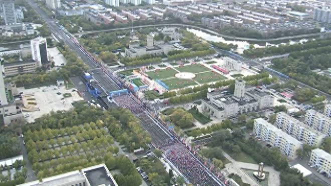 2024 黄河口（东营）马拉松赛盛大开跑，35095 人齐聚最美赛道，畅享独特魅力  第1张