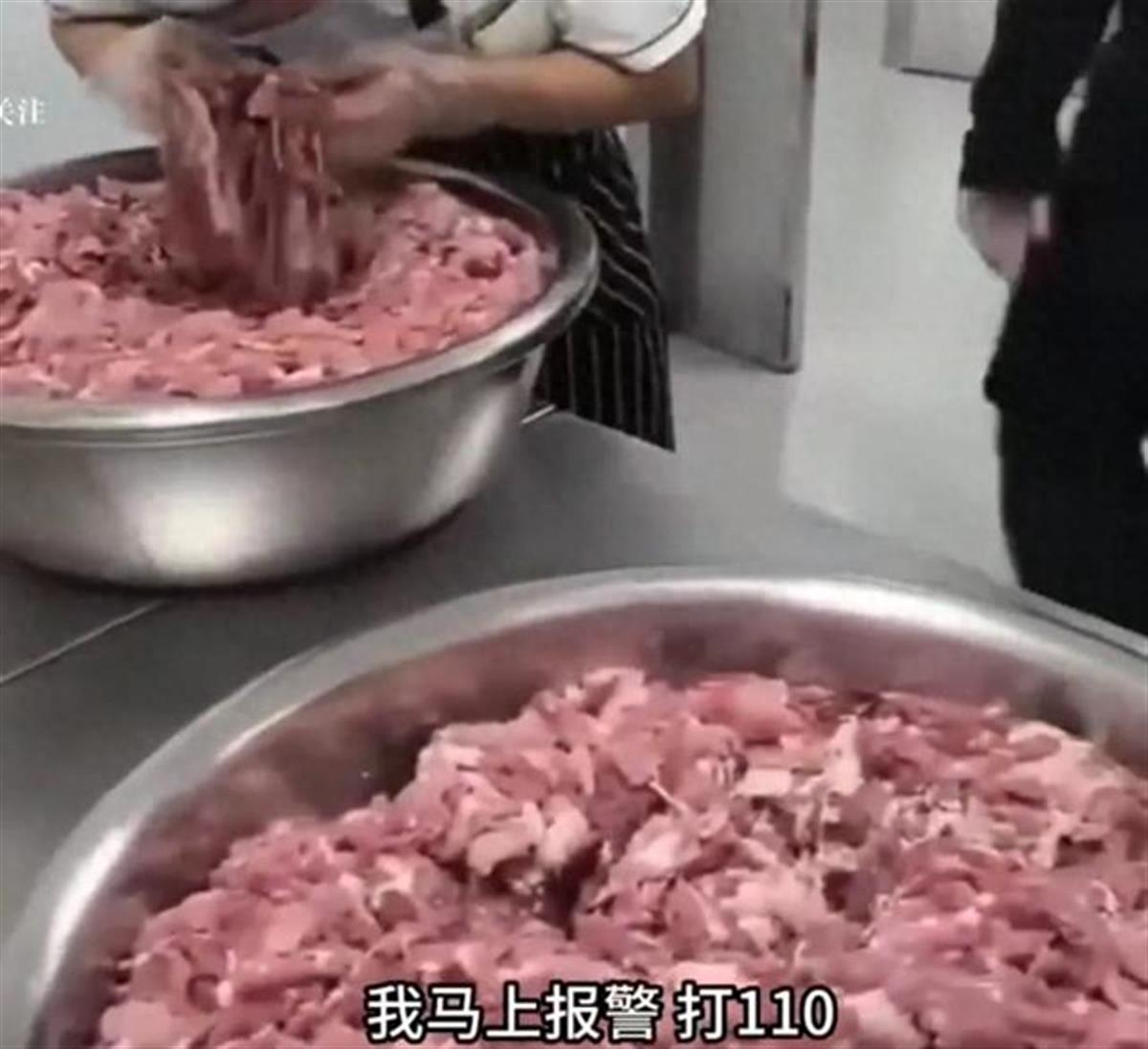云南一学校食堂生肉发臭，涉事企业被罚 568 万，校长被免职