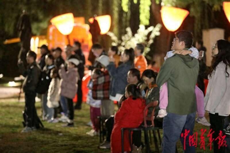震撼！北京朝阳公园灯光秀，带你领略奇幻光影之旅