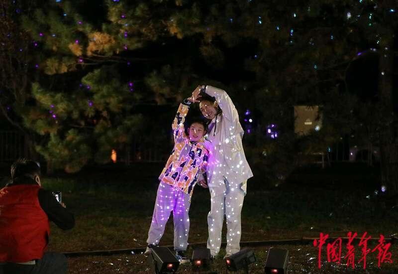 震撼！北京朝阳公园灯光秀，带你领略奇幻光影之旅  第4张