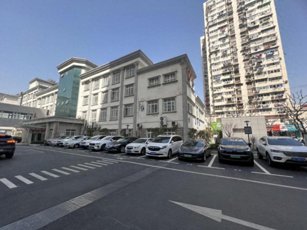 普陀区建管委助力，中心医院停车难题迎刃而解  第1张