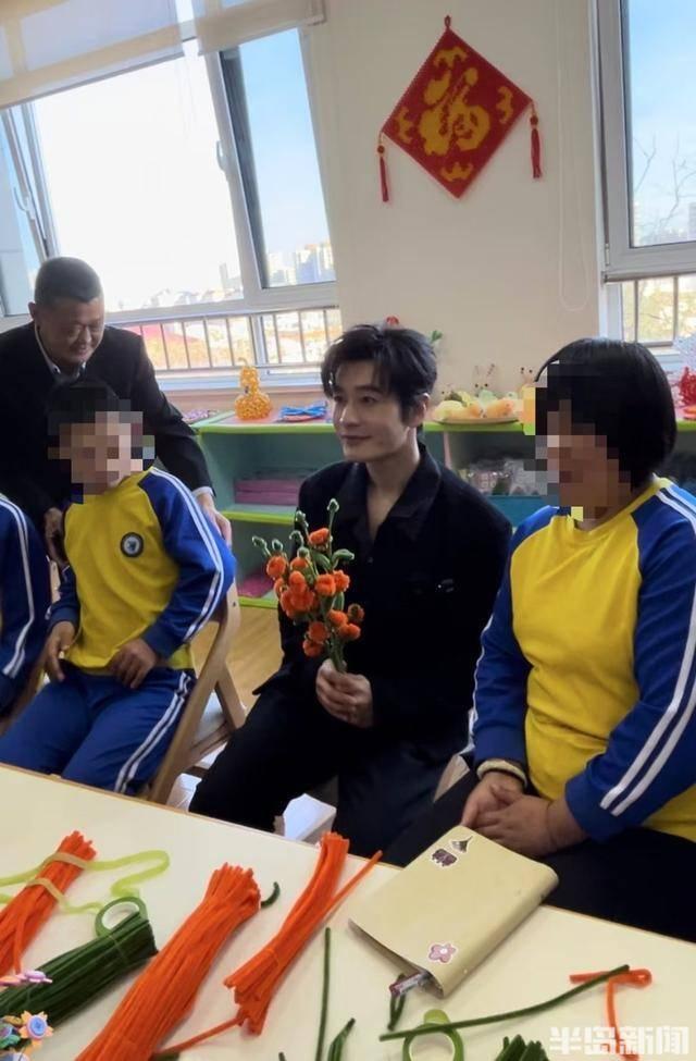 黄晓明现身青岛福利院，捐赠 10 万物资并与孩子们共舞  第2张