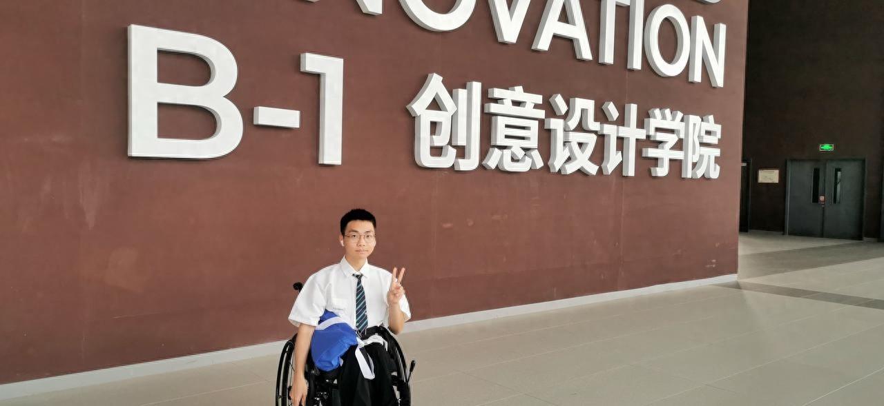 18 岁轮椅少年的大学梦：绘画点亮人生，坚持成就未来