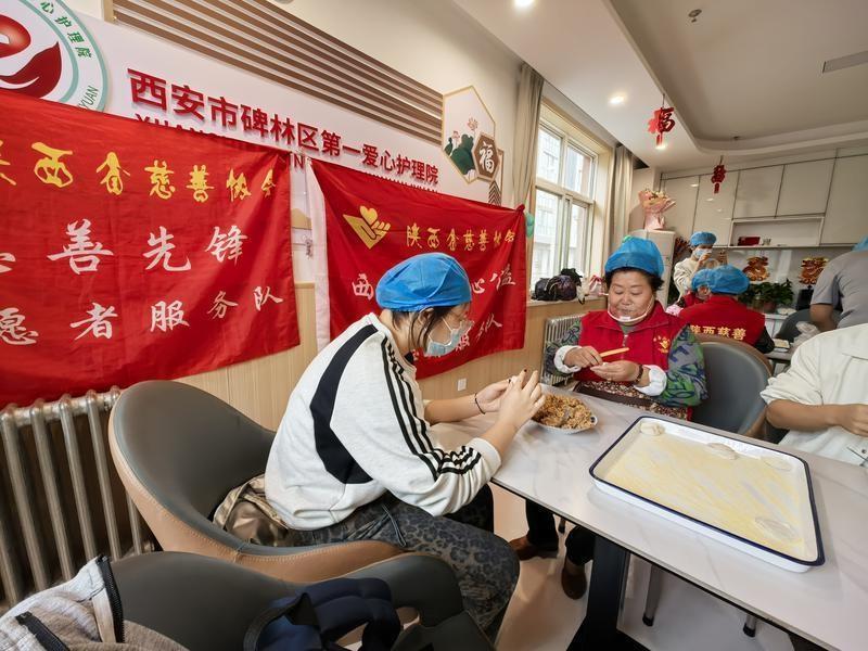 6 年 200 多次！陕西这群平均年龄 65 岁的志愿者，为何坚持给老人包饺子？  第3张