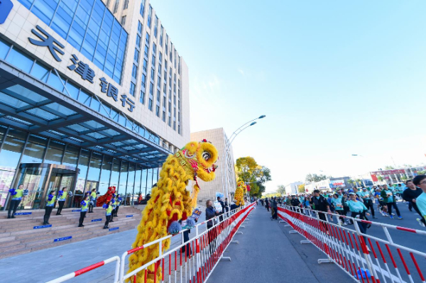 3 万人齐聚！天津银行·2024 天津马拉松火热开跑，燃爆全城  第4张