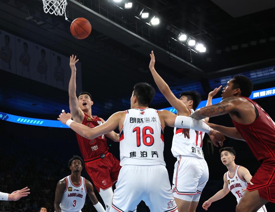 CBA 常规赛：北京北汽队 105 比 90 战胜广州朗肽海本队，精彩瞬间全回顾  第5张