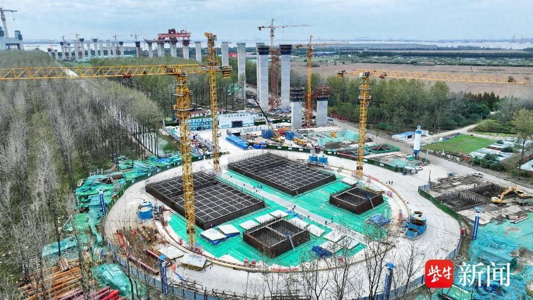 张靖皋长江大桥北航道桥南锚碇基础施工全部完成，为后续施工奠定坚实基础