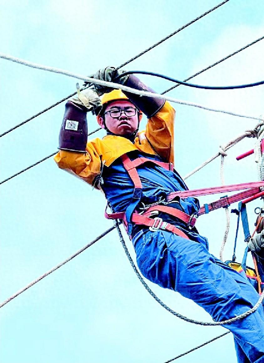 10 千伏电压下的蜘蛛侠!赵建鑫 14 年默默守护万家灯火 第1张 10 千伏电压下的蜘蛛侠!赵建鑫 14 年默默守护万家灯火 第1张