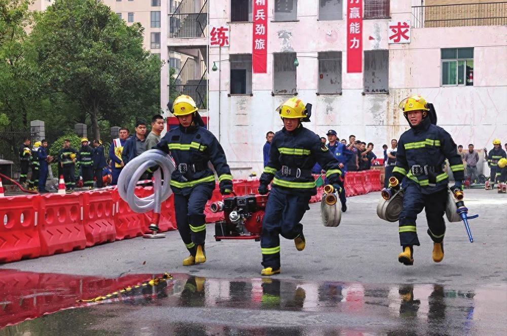 岳阳市消防救援支队开展比武竞赛，提升实战水平