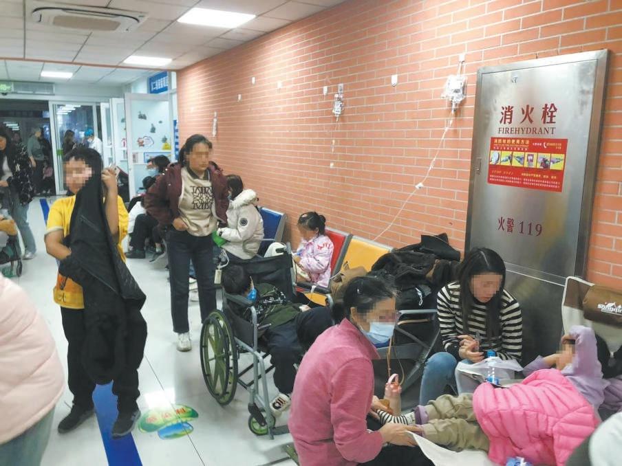 呼吸道传染病高发，患儿扎堆儿，家长焦急万分！三级医院超负荷，夜诊困难，如何是好？  第3张