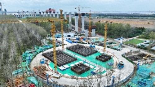 世界最大跨度悬索桥张靖皋长江大桥南锚碇基础完工  第1张