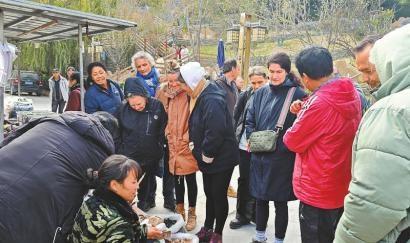 11 月 18 日，理县桃坪村：一个拥有绚烂景色、特色农产品和古朴羌绣的世外桃源  第4张