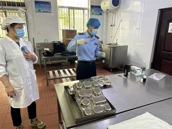 宝山区友谊路市场监督管理所开展食品安全宣传活动，你点我检，守护市民舌尖上的安全  第2张