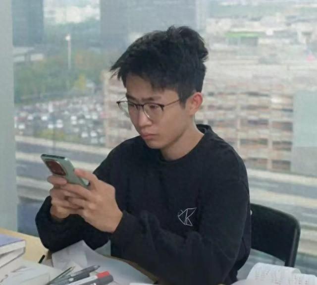 1200 万粉丝 up 主何同学致歉！软件被指抄袭，真相究竟如何？