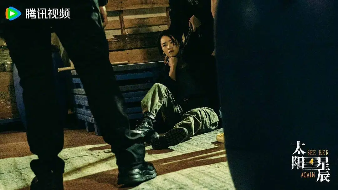 1993 年警察穿越到 2018 年继续查案，太阳星辰腾讯视频全网独播  第2张