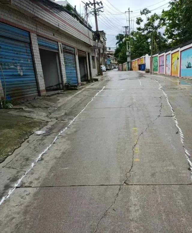 十年烂路终换新颜，居民出行不再忧心！云岩区杨惠街道大凹村移民村寨道路改造获赞  第2张