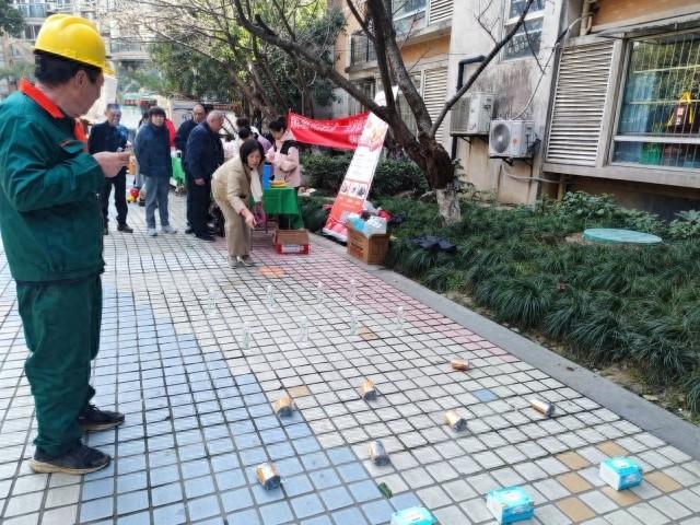 11 月 20 日，良渚街道棕榈湾社区开展垃圾分类活动，你参与了吗？  第1张