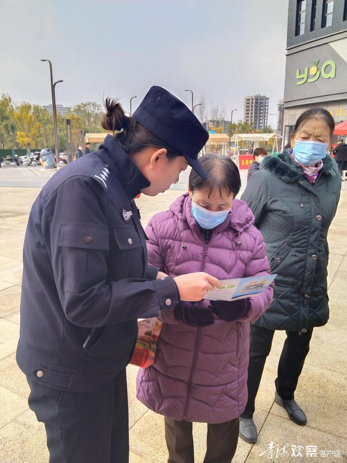 警惕！海东市乐都区民警深入商业区，揭露电信网络诈骗真相  第3张