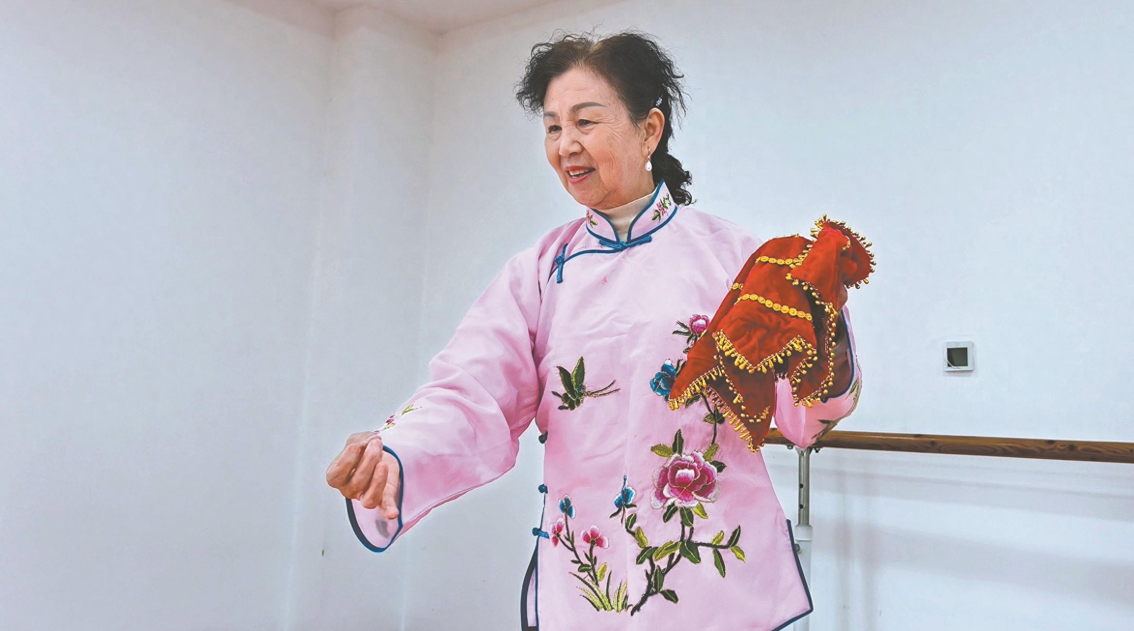 这位农民为了看戏，竟然跑到 30 多公里外  第1张