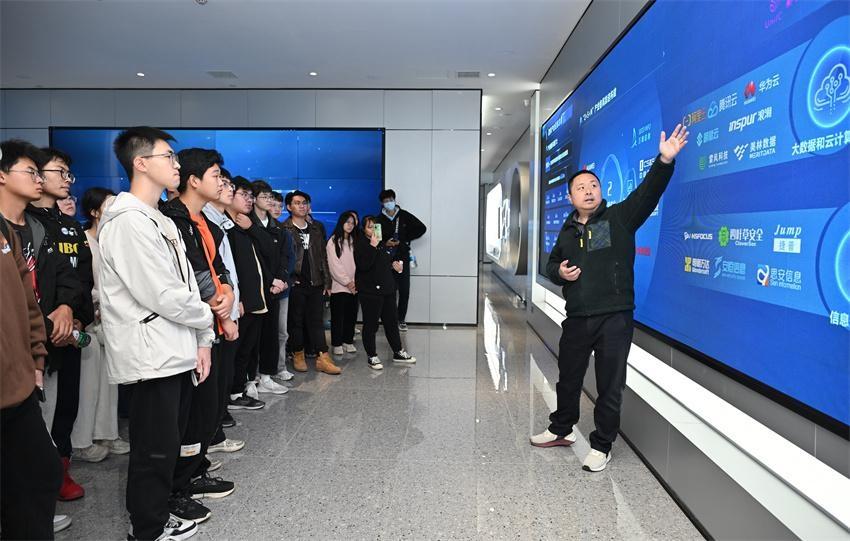 走进西安高新丝路软件园，感受科技魅力，探索未来无限可能  第4张