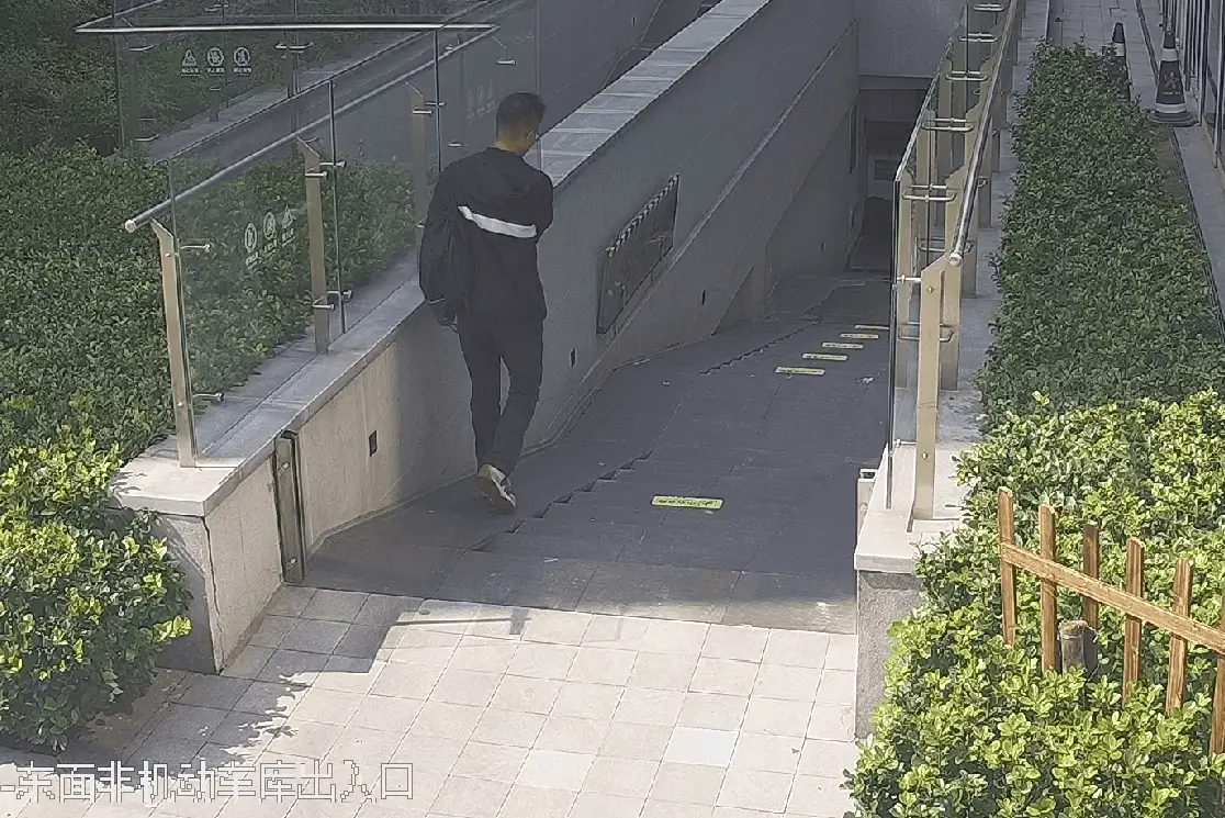 男子潜入地下车库，骑走万元自行车狂飙 17 公里，2 小时后被警方抓获