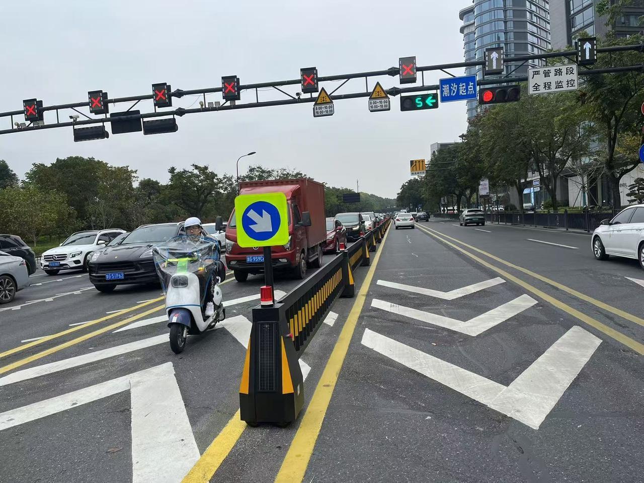 你听说过会走路的潮汐车道护栏吗？义乌有了  第2张
