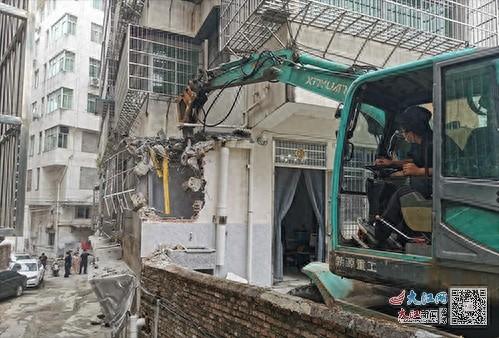 宁都县依法拆除违建，维护城市整体形象，消除安全隐患