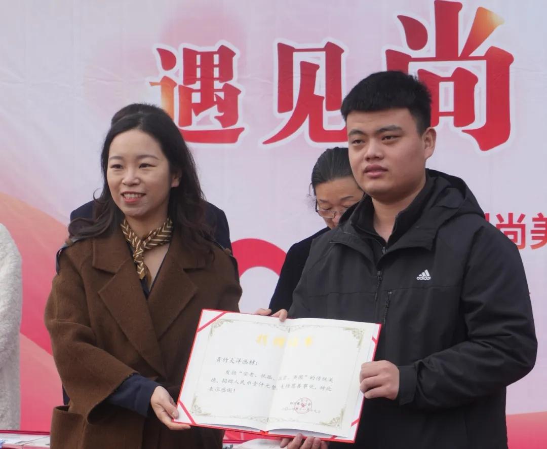 慈善义卖捐赠仪式在郑州尚美中学举行，以美传美，以美育人  第3张