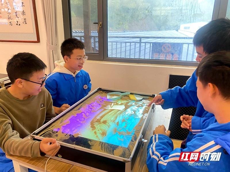 常德市育才中学八年级学生校外实践活动：传承非遗文化，感受奇妙之旅  第2张
