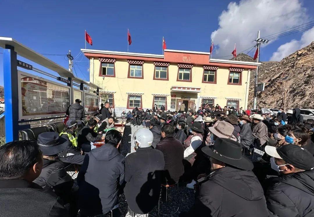 玉树州杂多县交警大队走进社区，交通安全宣传教育活动你参加了吗？  第2张