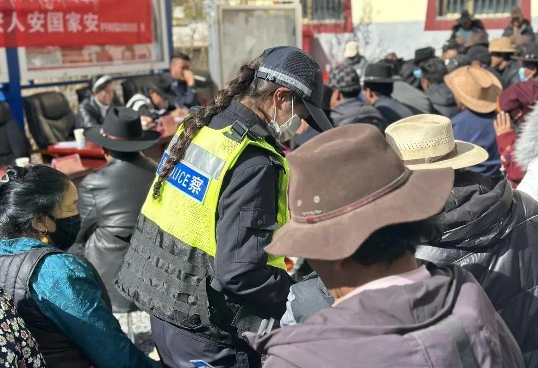 玉树州杂多县交警大队走进社区，交通安全宣传教育活动你参加了吗？  第3张