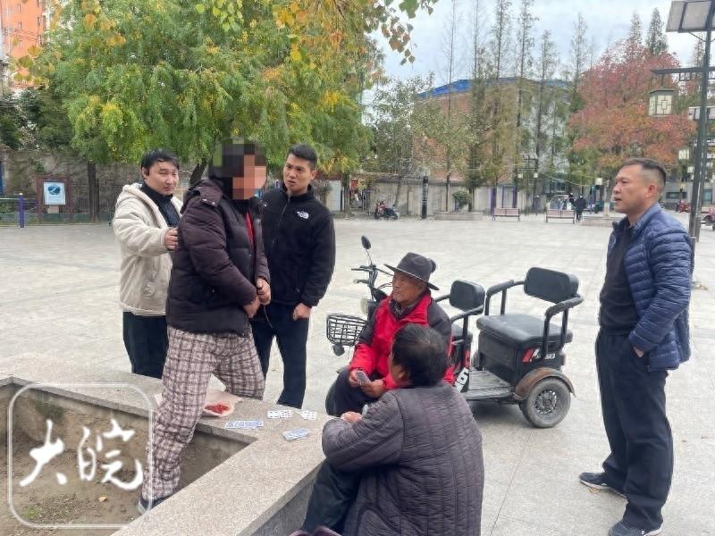 濉溪男子偷电动车后，竟在派出所旁打牌，结果……