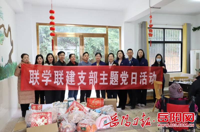 岳阳楼区社保服务进万家，奇家岭敬老院老人认证养老金，你也能这样做  第2张