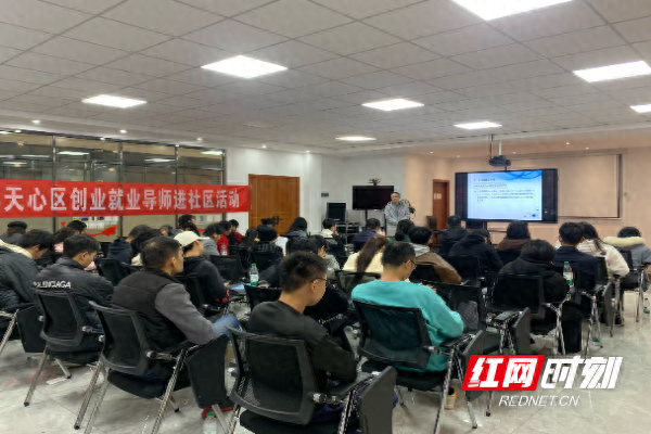 创业导师现场授课，政策宣讲、项目选择培训活动火热开展