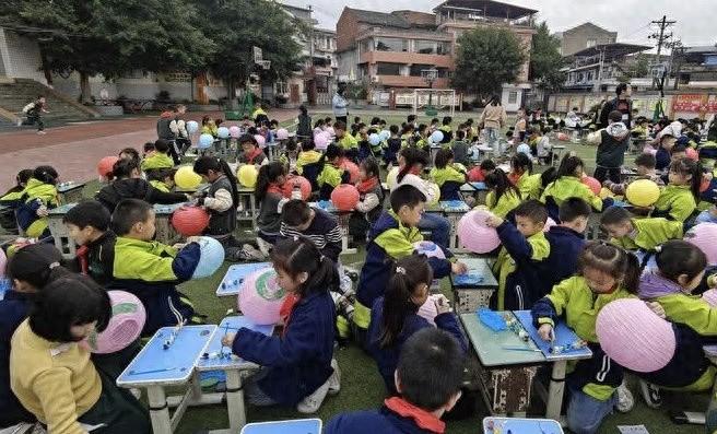 600 名小学生共绘彩灯，这场公益活动背后的意义令人深思  第1张