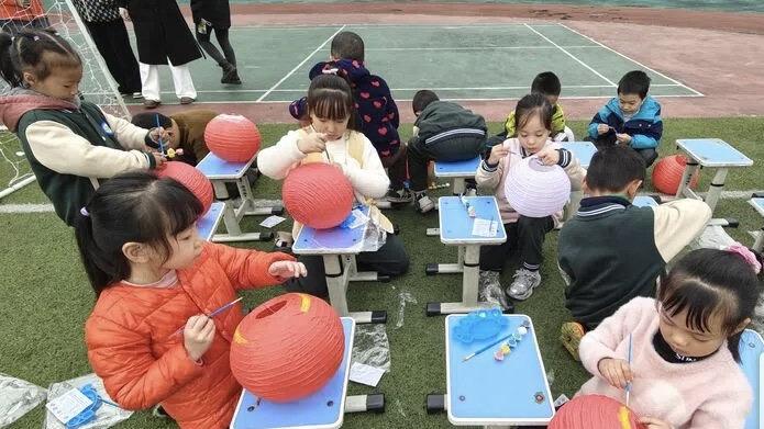 600 名小学生共绘彩灯，这场公益活动背后的意义令人深思  第2张