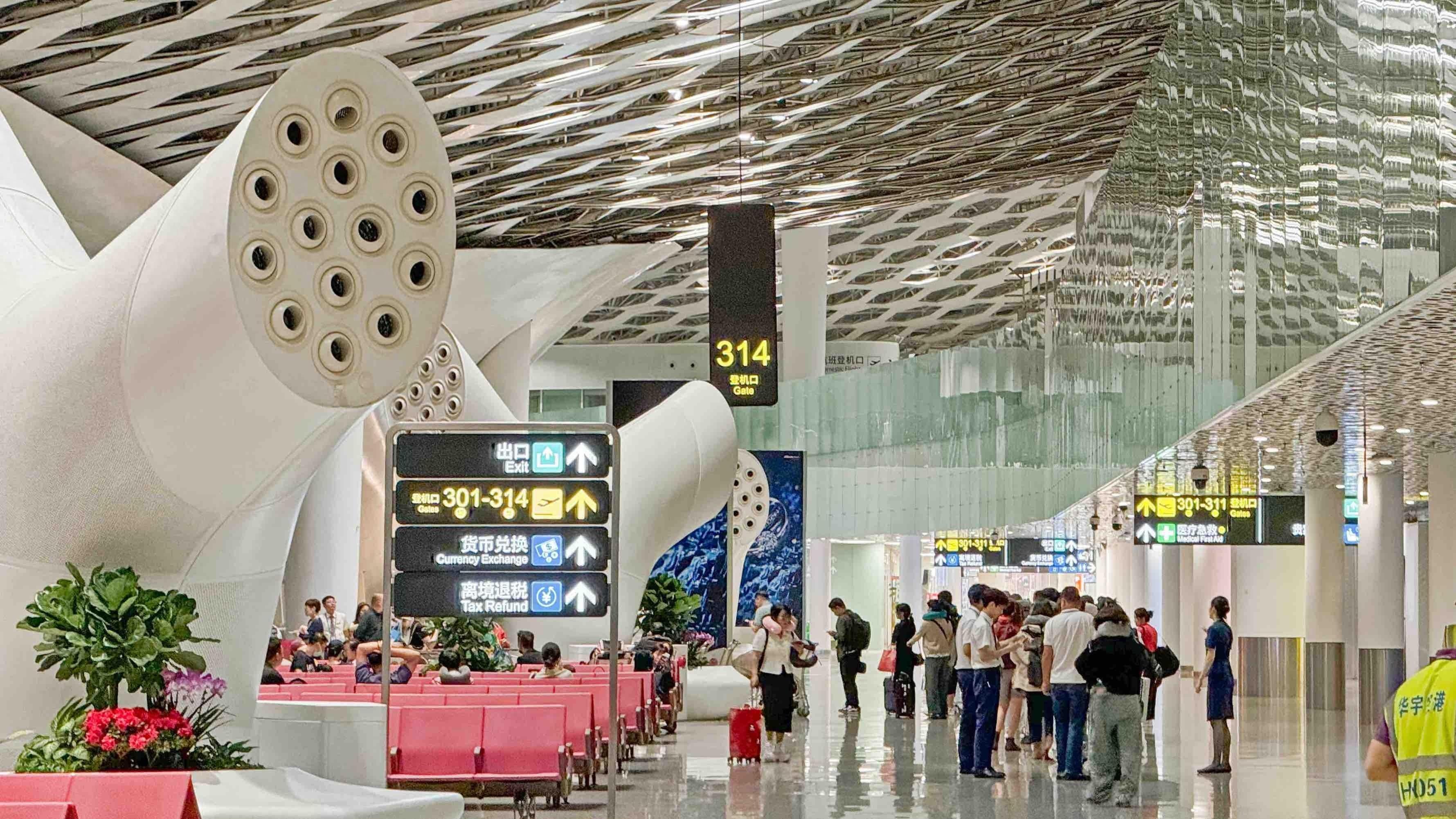 深圳机场 T3 航站楼登机口编号竟调整为三位数  第1张