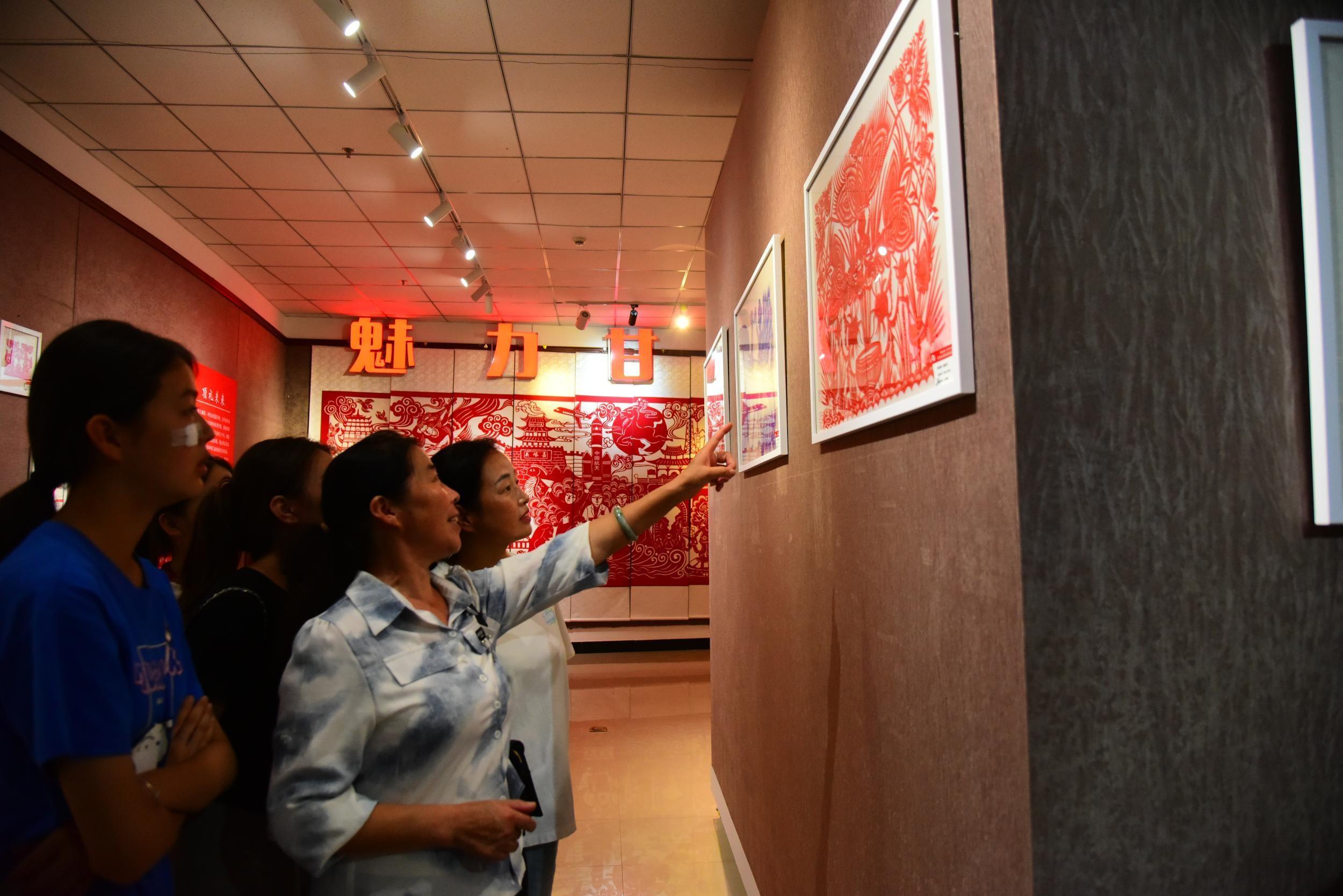 传统剪纸与现代时尚融合，剪云裳剪纸服装秀震撼登场  第3张
