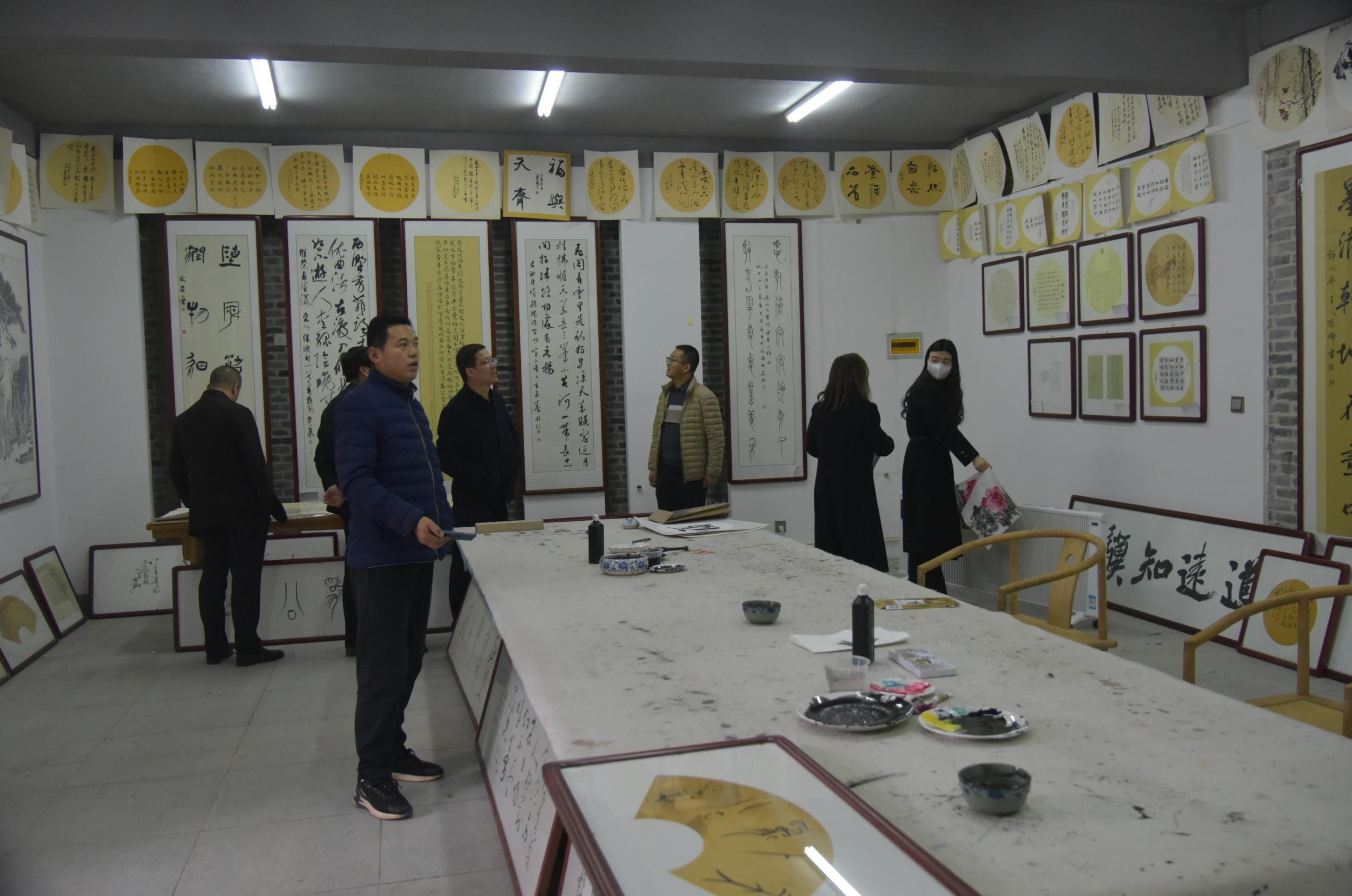 传统剪纸与现代时尚融合，剪云裳剪纸服装秀震撼登场  第5张