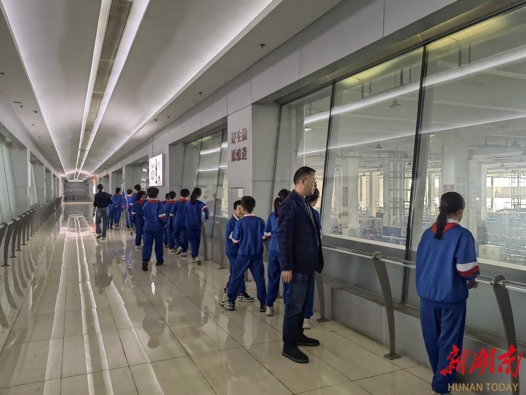 宁乡市南雅蓝月谷学校五年级学生走进经开区，感受先进智造魅力  第3张